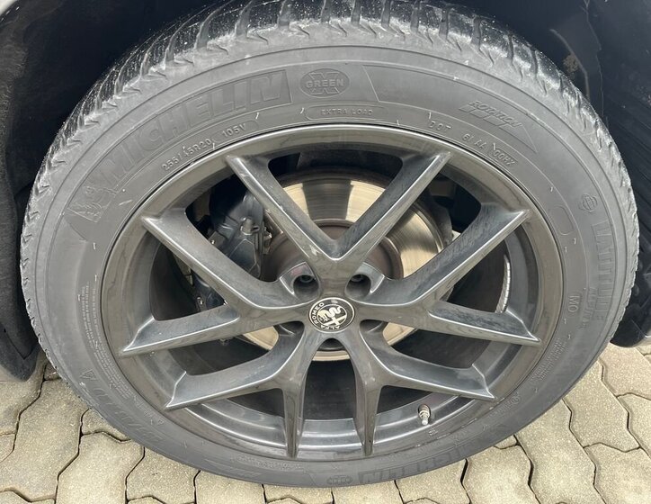 Alfa Romeo Stelvio 10