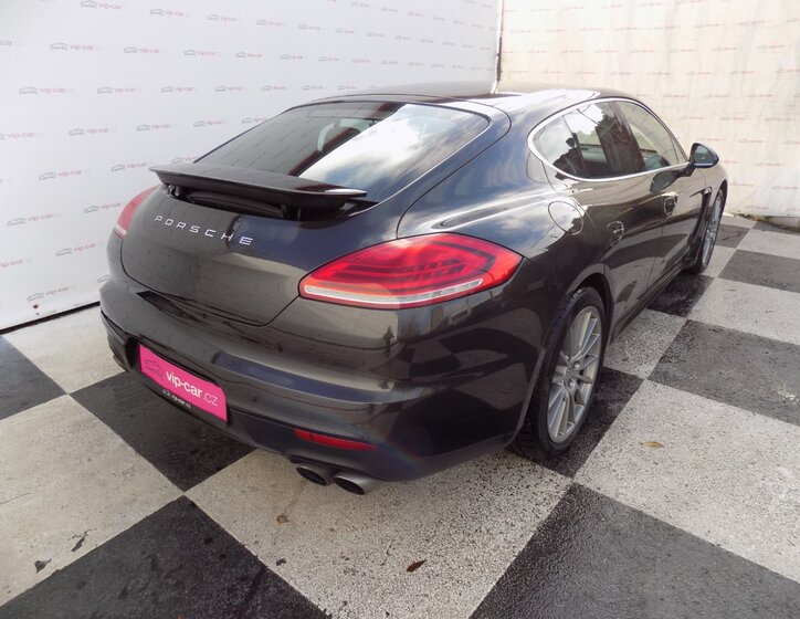 Porsche Panamera 7