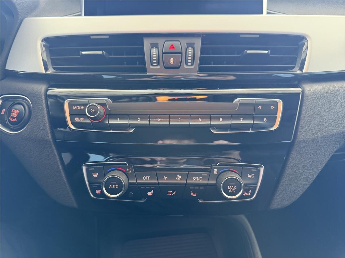 BMW X1 Kombi 1,5 l 103 kw