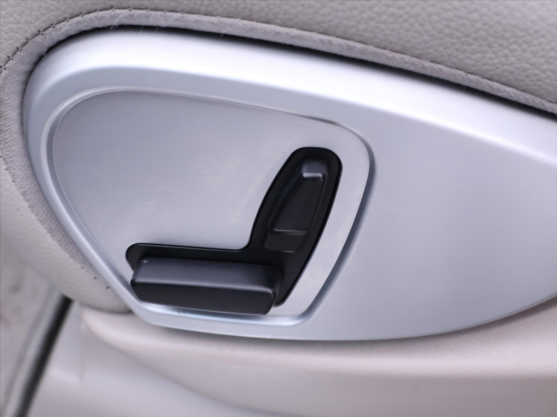 Mercedes-Benz Třídy M SUV / Terénní 3,2 l 165 kw