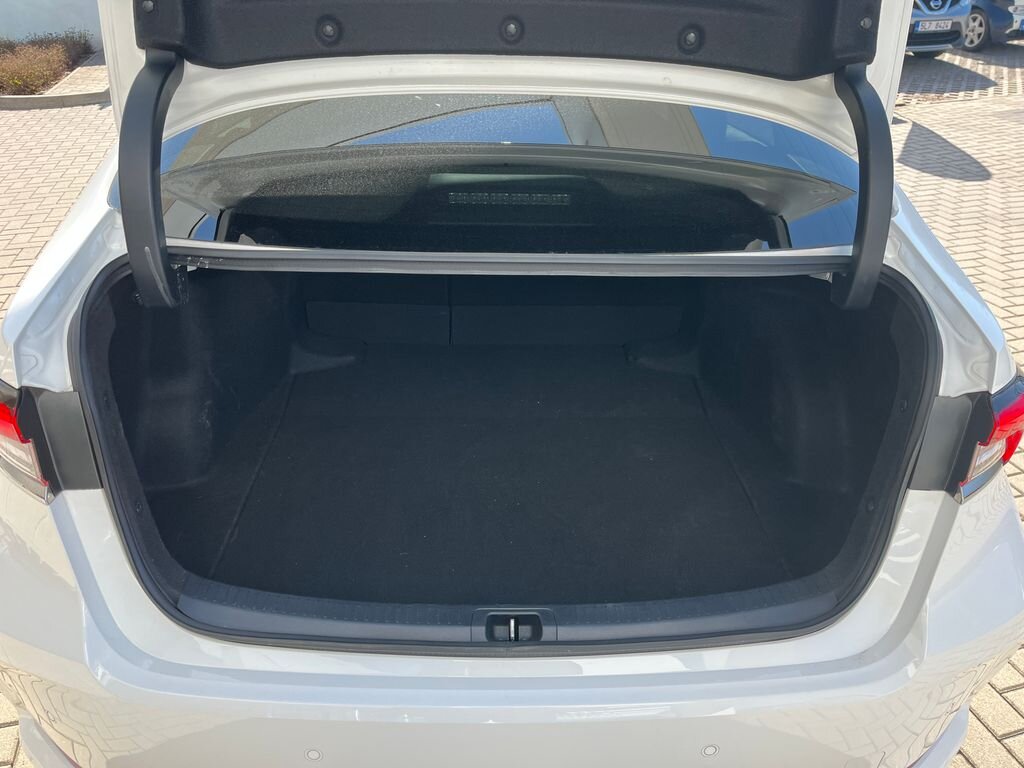 Toyota Corolla Sedan / Limuzína 1,5 l 92 kw