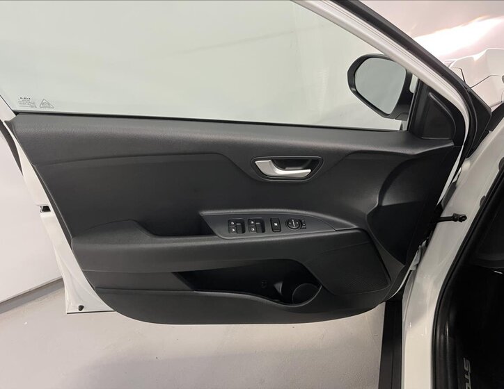 KIA Stonic SUV / Terénní 1,2 l 61 kw