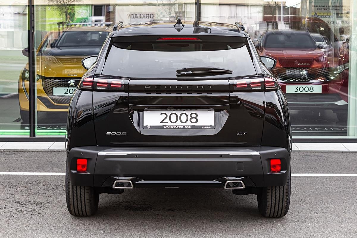 Peugeot 2008 SUV 1,2 l 100 kw