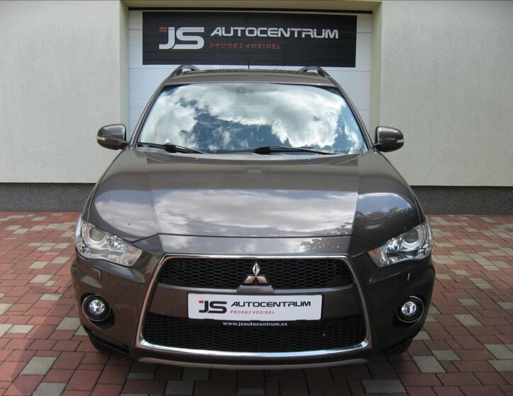 Mitsubishi Outlander 3
