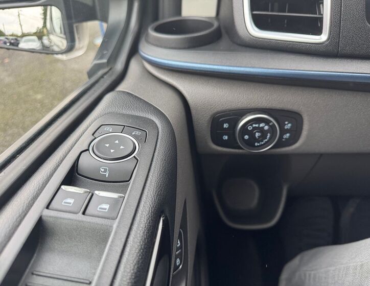 Ford Tourneo Custom 16