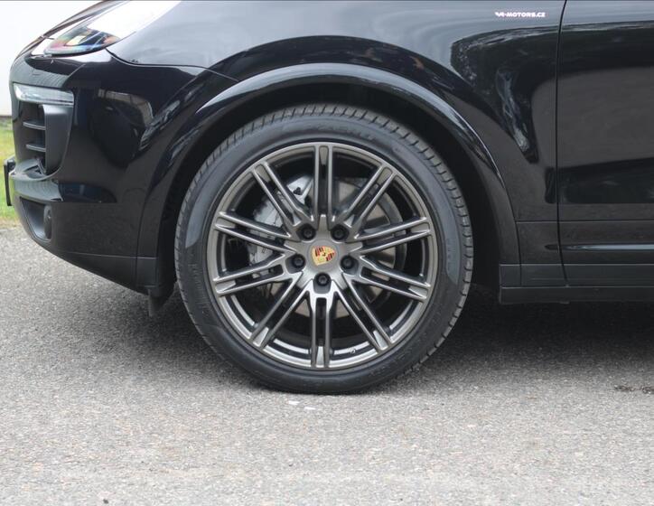 Porsche Cayenne SUV 4,1 l 283 kw