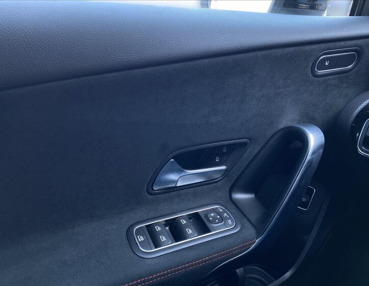 Mercedes-Benz Třídy A Sedan / Limuzína 1,3 l 120 kw