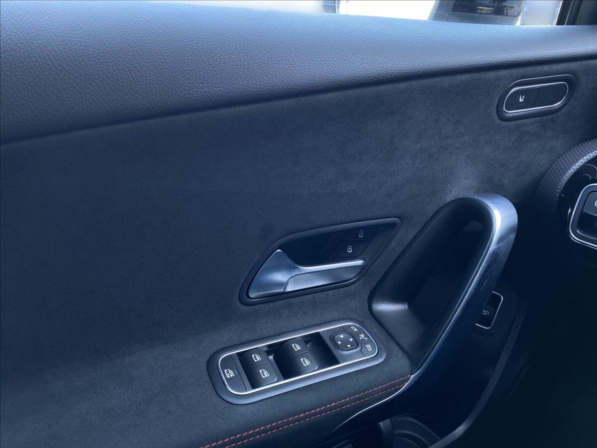 Mercedes-Benz Třídy A Sedan / Limuzína 1,3 l 120 kw