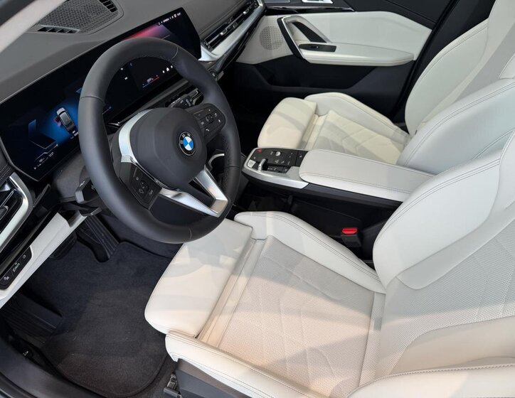 BMW X1 SUV 1,5 l 100 kw