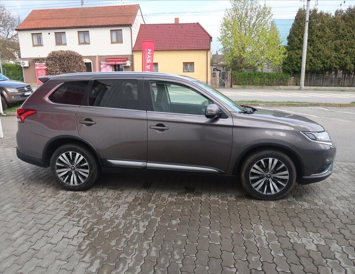 Mitsubishi Outlander Kombi 2,0 l 110 kw