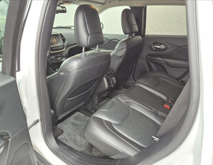 Jeep Cherokee SUV 2,2 l 147 kw