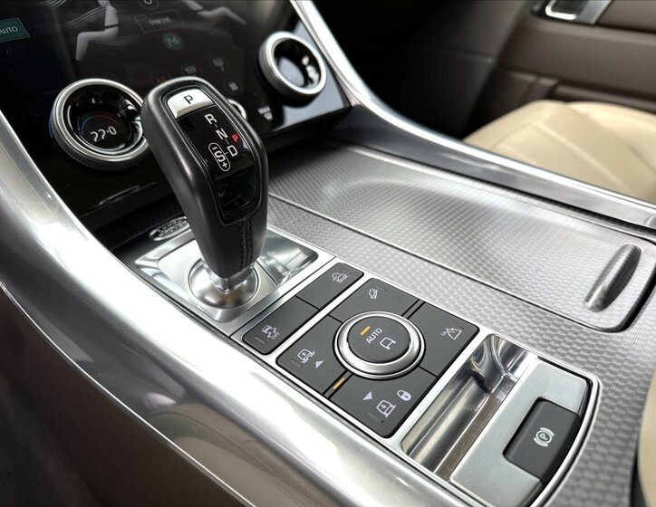 Land Rover Range Rover SUV 4,4 l 250 kw