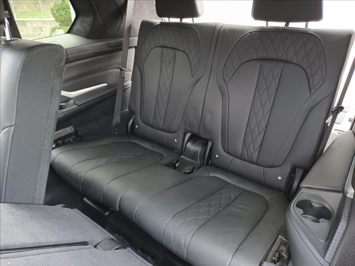 BMW X7 SUV / Terénní 4,4 l 390 kw