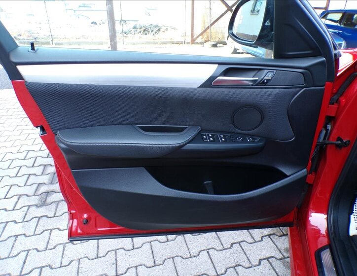 BMW X4 Sedan / Limuzína 3,0 l 190 kw