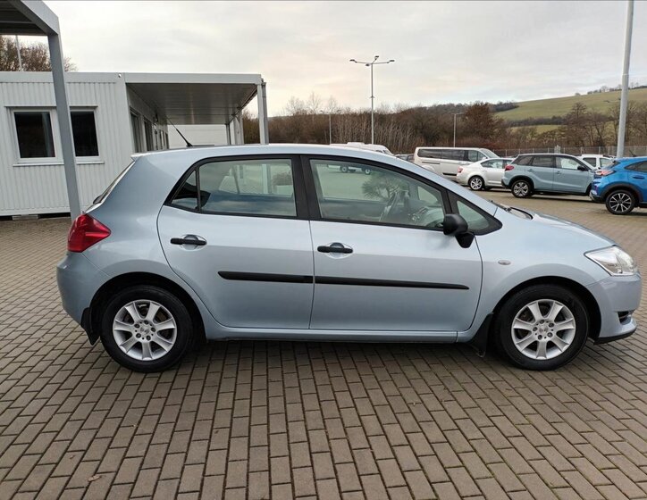 Toyota Auris Hatchback 1,4 l 66 kw