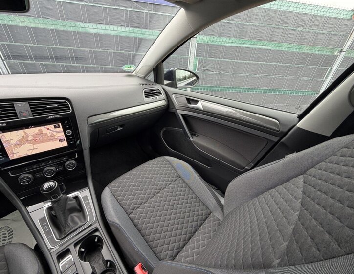 Volkswagen Golf Hatchback 999,0 85 kw