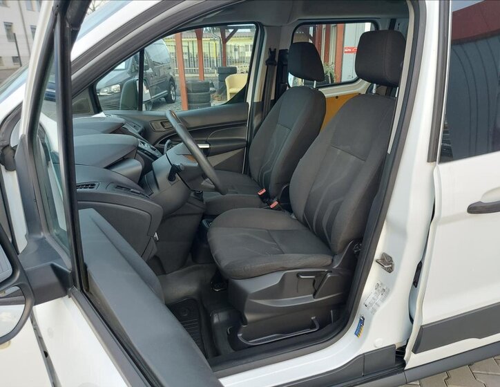Ford Transit Connect 11