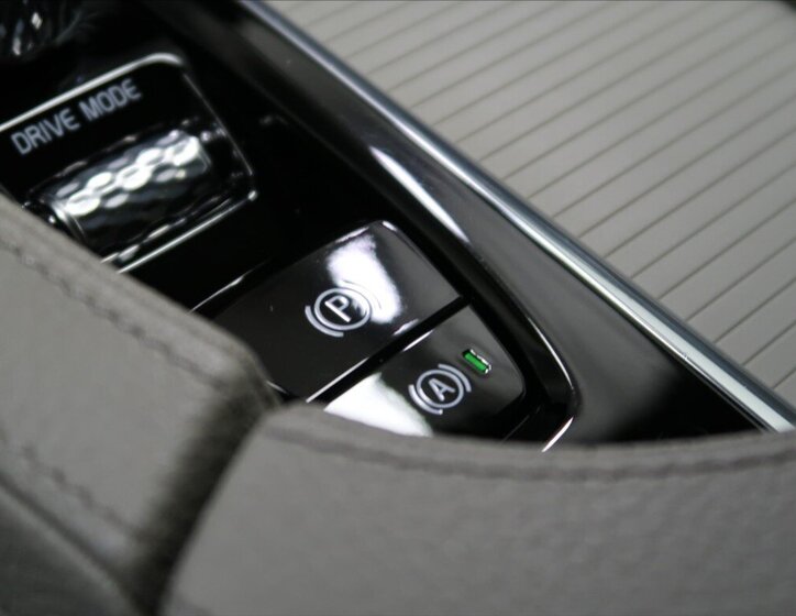 Volvo S90 Sedan / Limuzína 2,0 l 173 kw