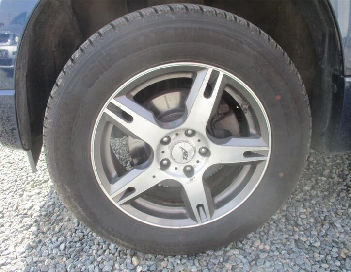 Suzuki Grand Vitara SUV / Terénní 2,4 l 124 kw