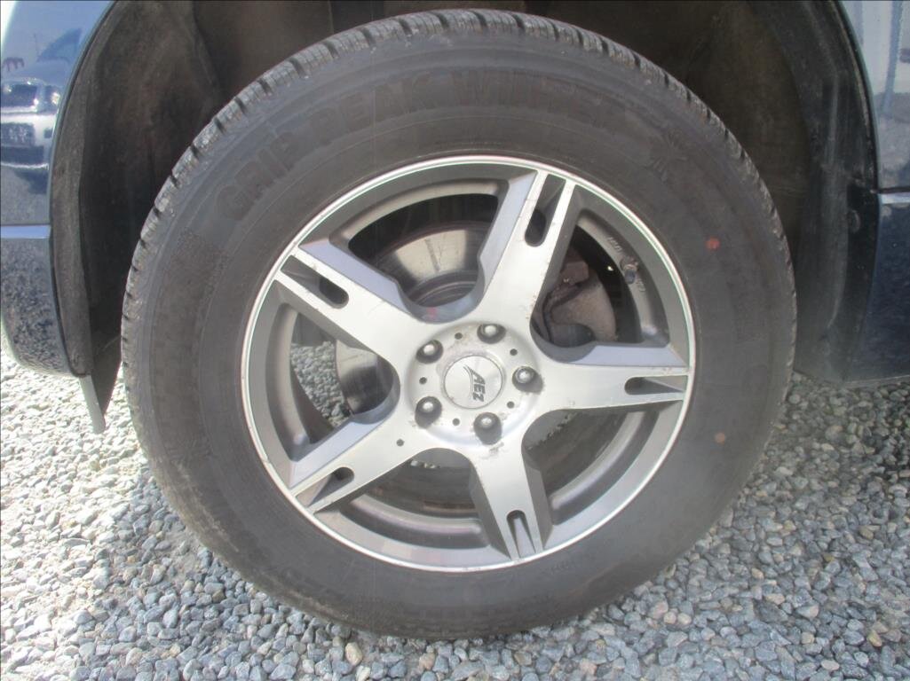 Suzuki Grand Vitara SUV / Terénní 2,4 l 124 kw