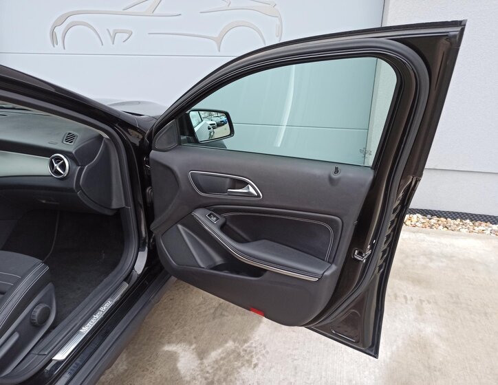 Mercedes-Benz GLA 27