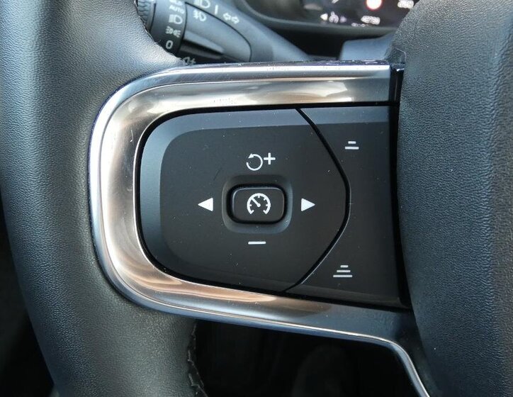 Volvo XC40 SUV / Terénní 1,5 l 95 kw