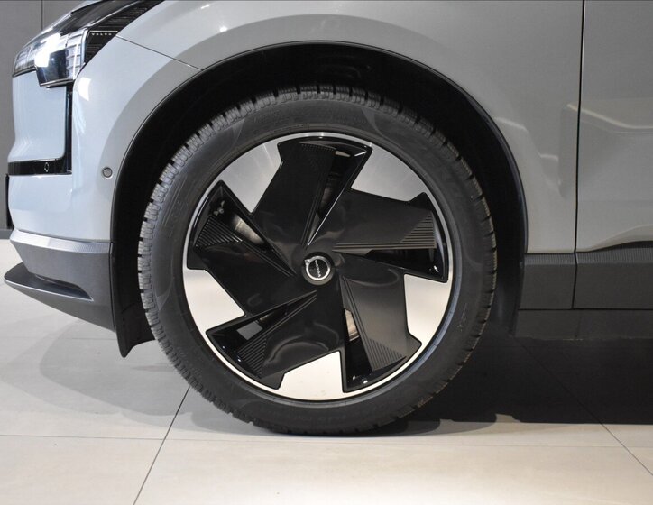 Volvo EX30 SUV / Terénní 0,0 315 kw