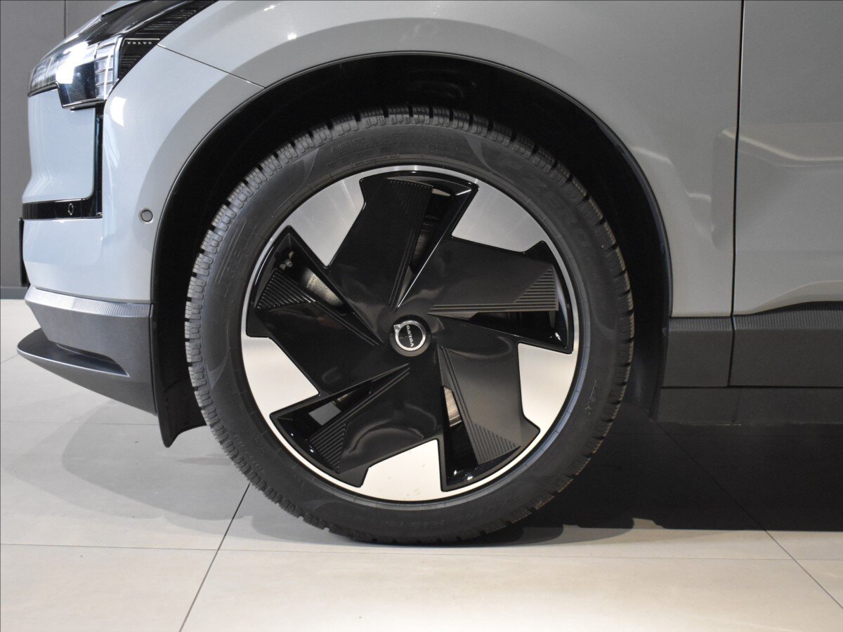 Volvo EX30 SUV / Terénní 0,0 315 kw