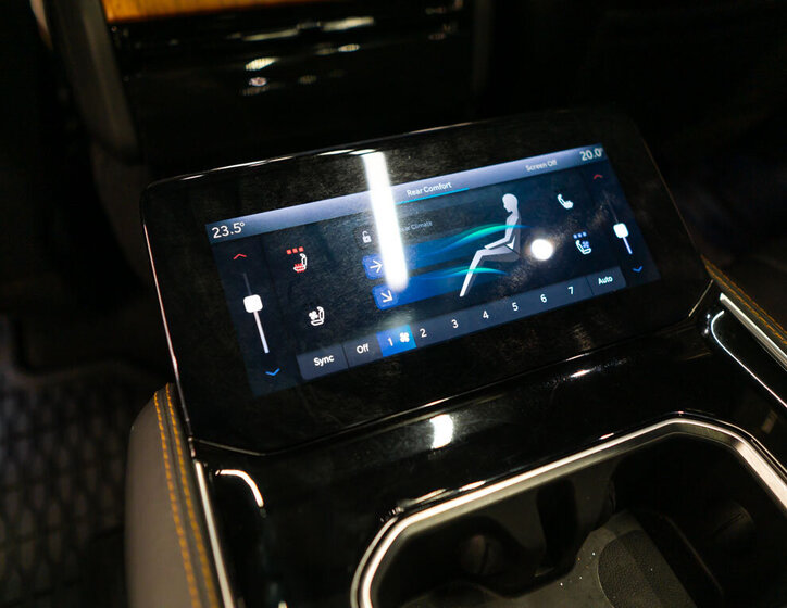 Jeep Grand Wagoneer SUV / Terénní 6,4 l 351 kw