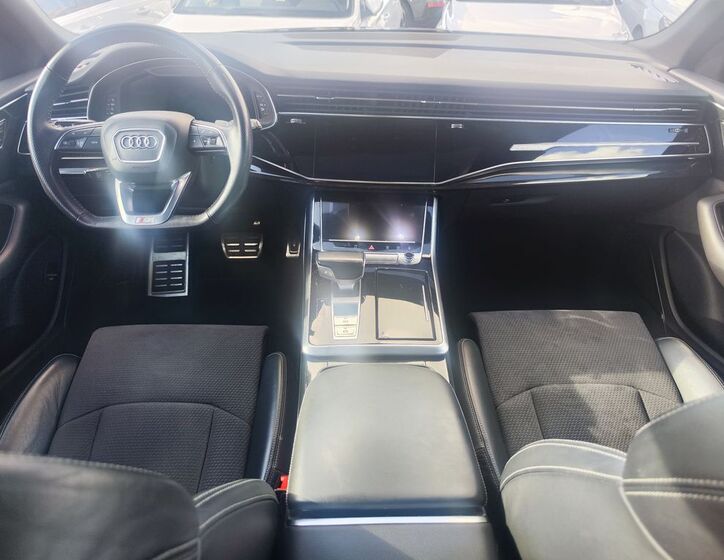Audi Q8 16