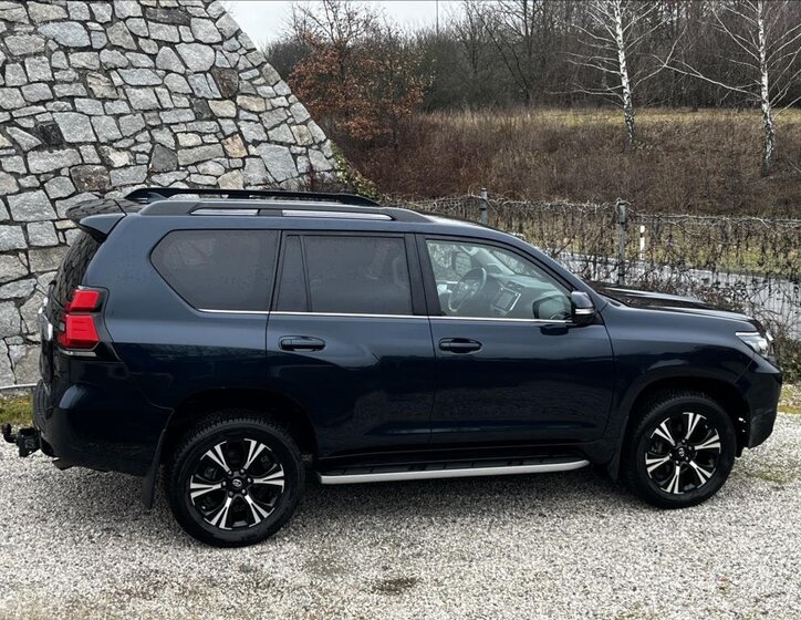 Toyota Land Cruiser 8