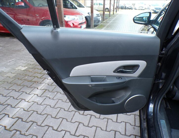 Chevrolet Cruze Sedan / Limuzína 2,0 l 110 kw