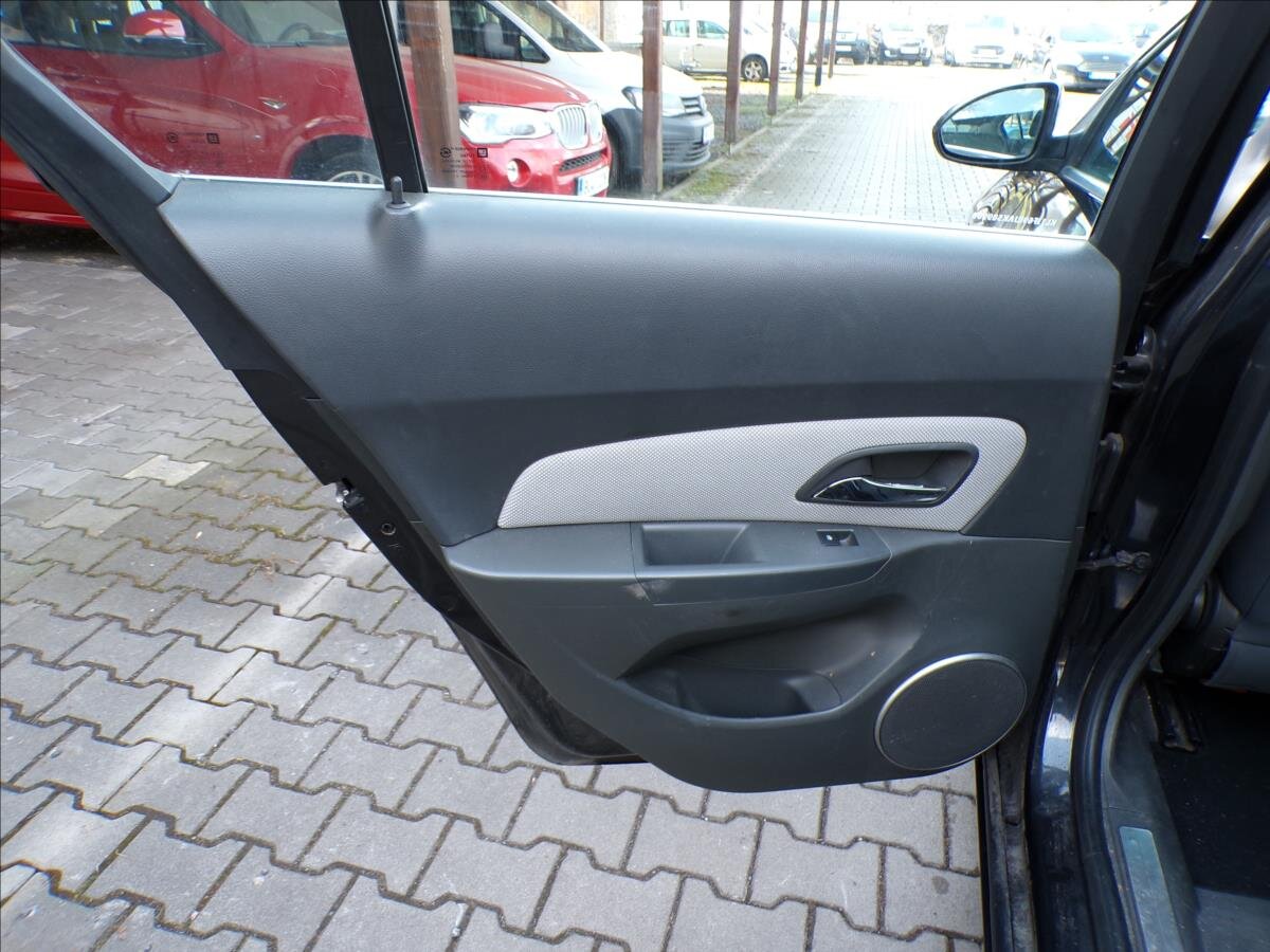 Chevrolet Cruze Sedan / Limuzína 2,0 l 110 kw