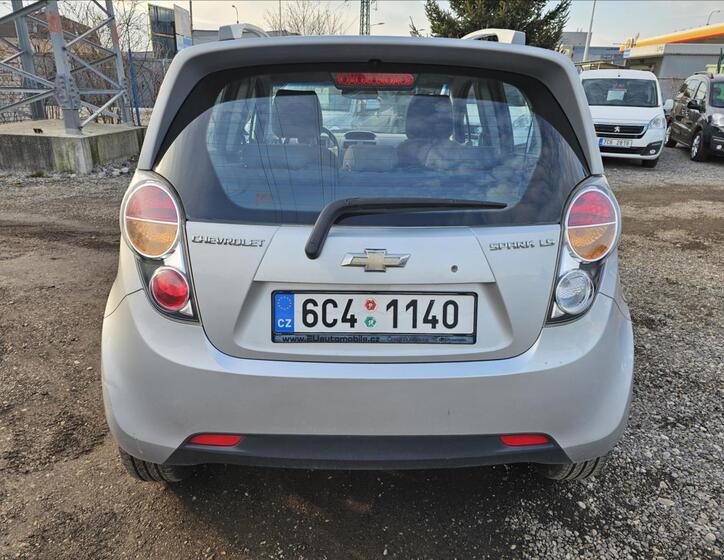 Chevrolet Spark 5