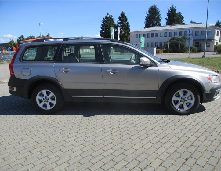 Volvo XC70 Kombi 2,4 l 151 kw