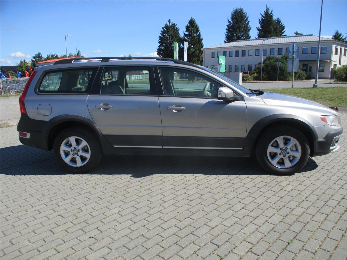 Volvo XC70 Kombi 2,4 l 151 kw