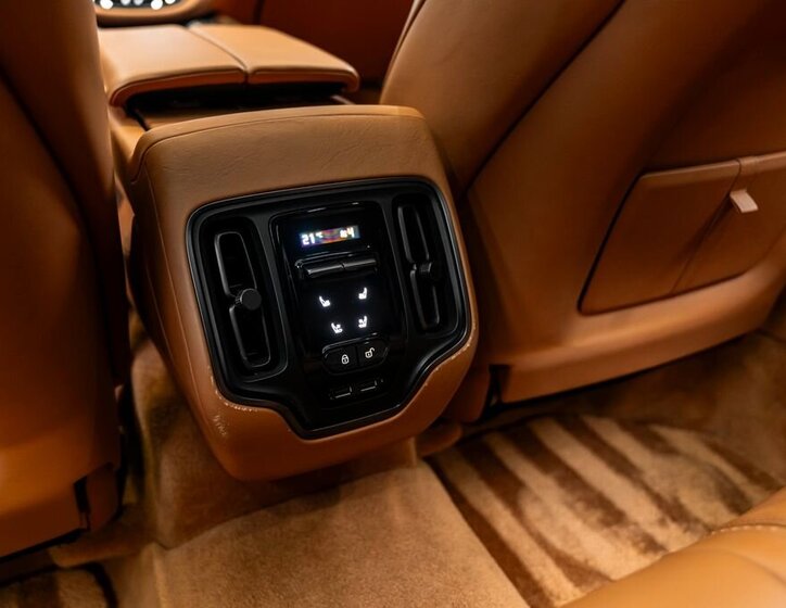 Aston Martin Ostatní SUV 4,0 l 405 kw