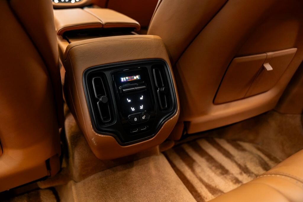 Aston Martin Ostatní SUV 4,0 l 405 kw