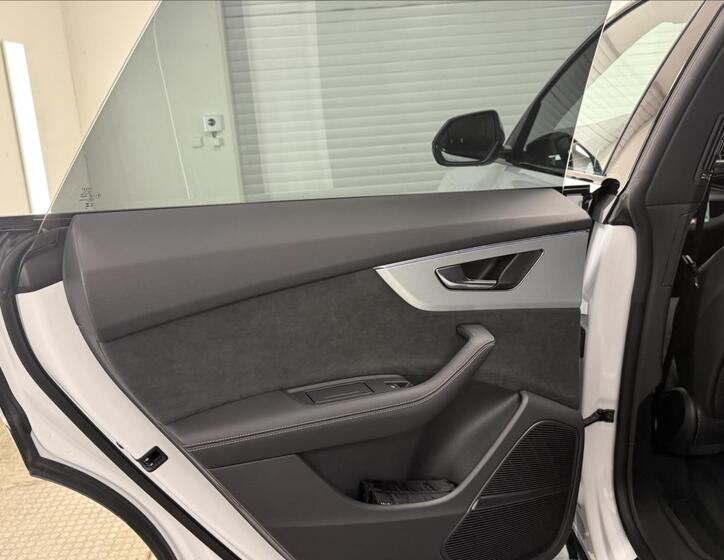 Audi Q8 22