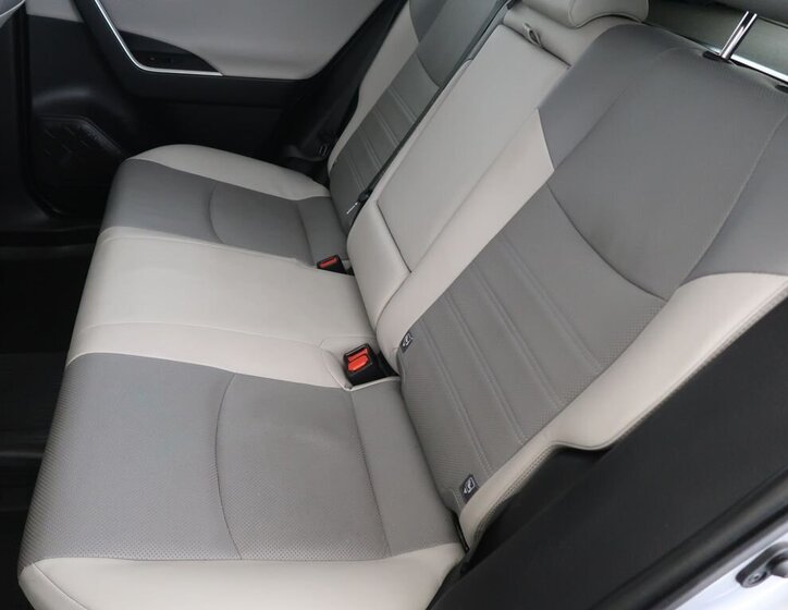 Toyota RAV4 SUV / Terénní 2,5 l 131 kw