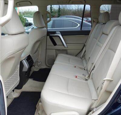 Toyota Land Cruiser 11