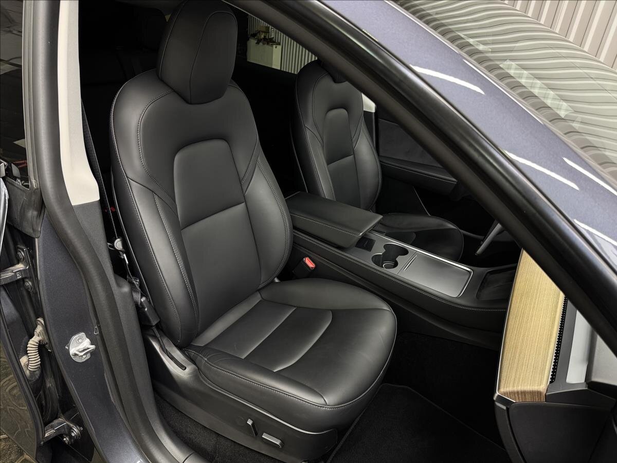 Tesla Model Y SUV / Terénní 0,0 378 kw