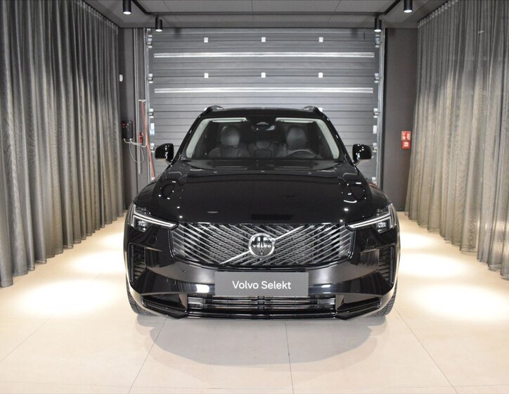 Volvo XC90 SUV / Terénní 2,0 l 228 kw