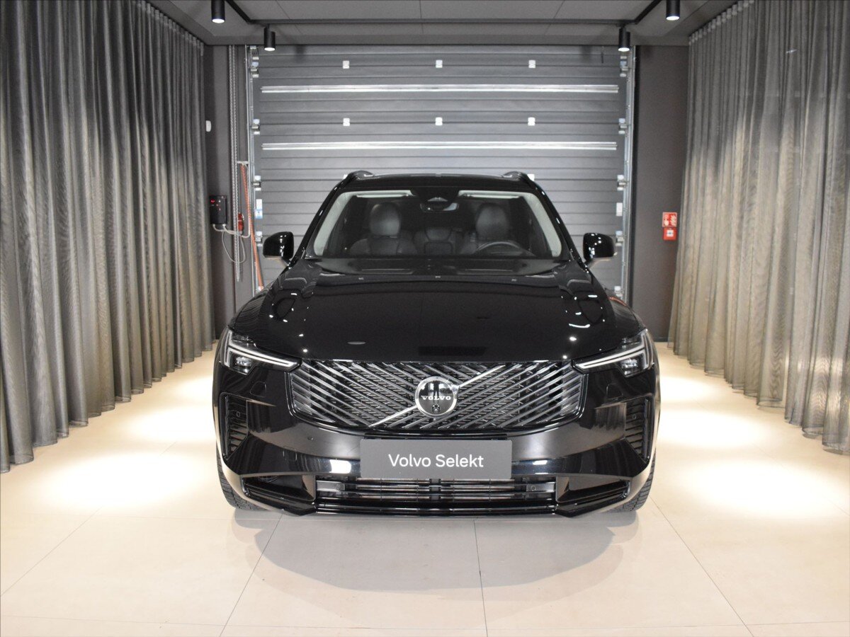 Volvo XC90 SUV / Terénní 2,0 l 228 kw