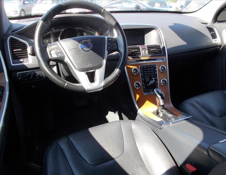 Volvo XC60 SUV / Terénní 2,0 l 110 kw