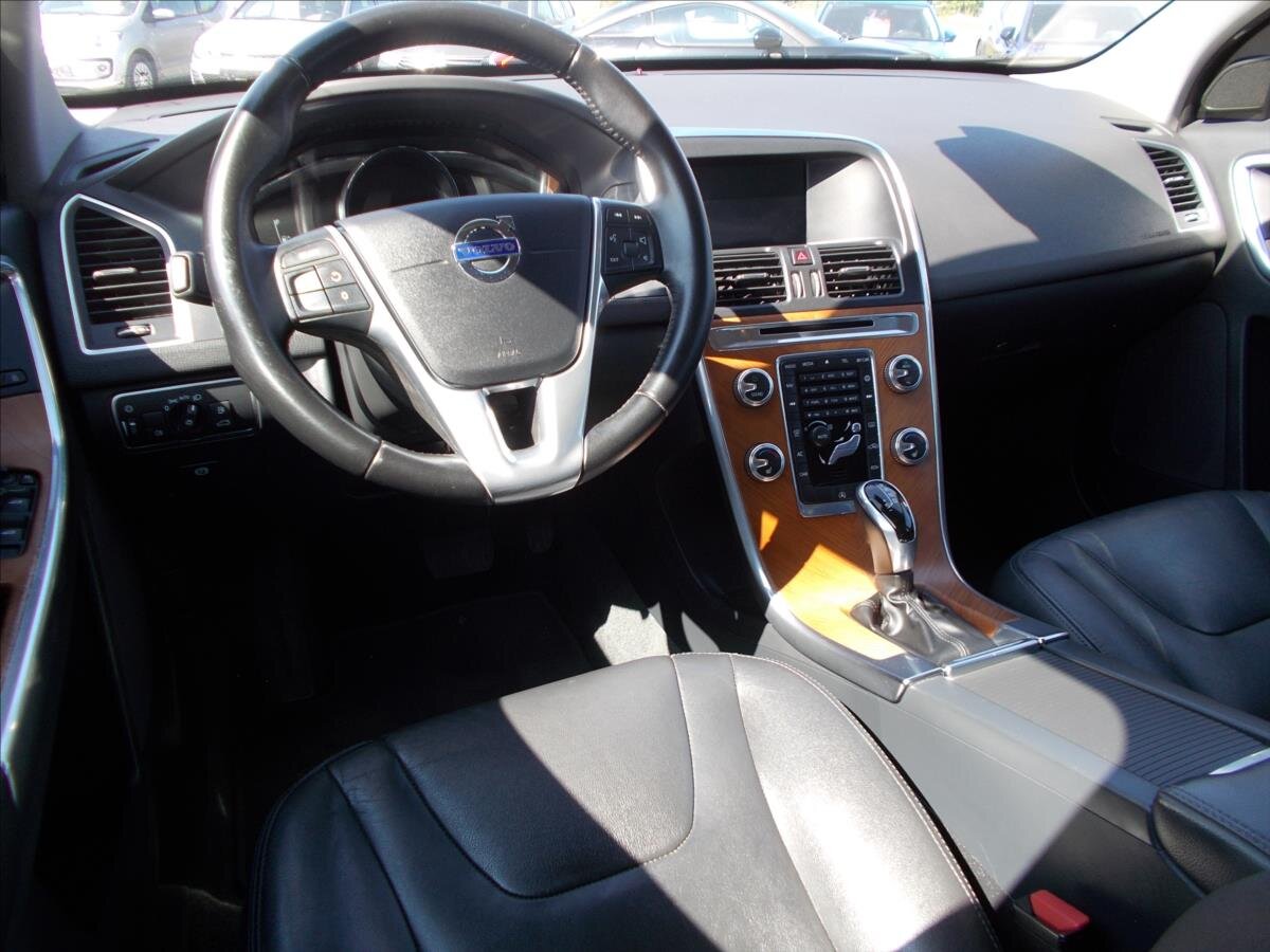 Volvo XC60 SUV / Terénní 2,0 l 110 kw