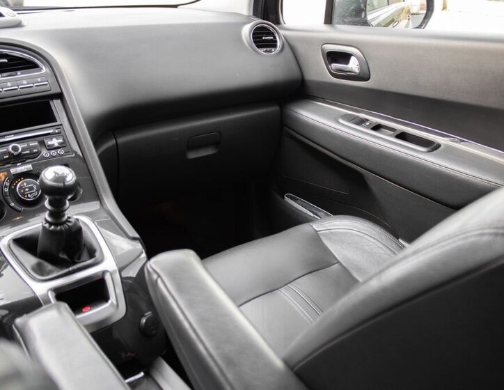 Peugeot 5008 SUV / Terénní 2,0 l 110 kw