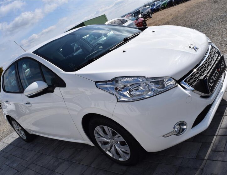 Peugeot 208 Hatchback 1,4 l 50 kw