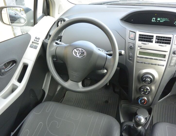 Toyota Yaris 13