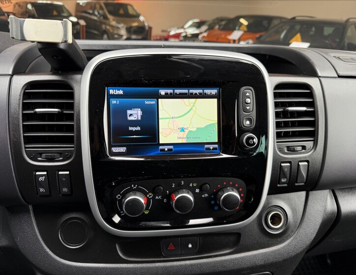 Renault Trafic 16